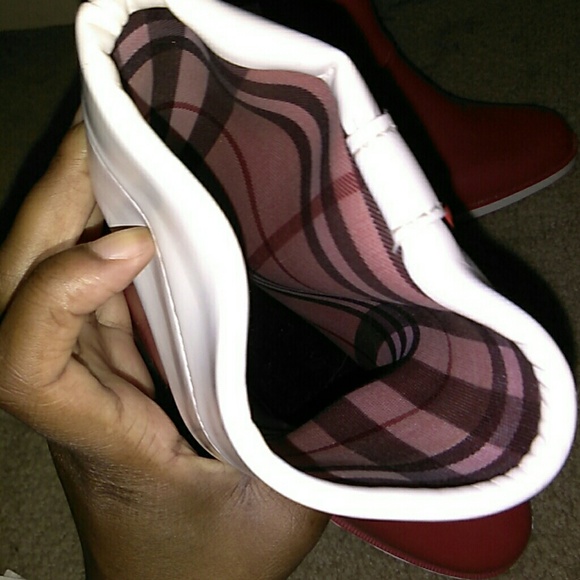 Never worn Vintage Burberry Rain Booties - Picture 2 of 3